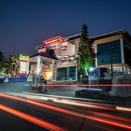 Empire Residency Tiruvalla Exterior foto