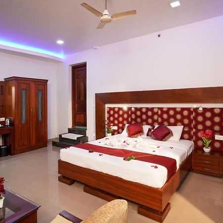 Empire Residency Tiruvalla Exterior foto